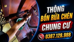 Kỹ thuật viên xử lý thông bồn rửa chén chung cư bị nghẹt bằng thiết bị chuyên dụng tại Vũng Tàu.